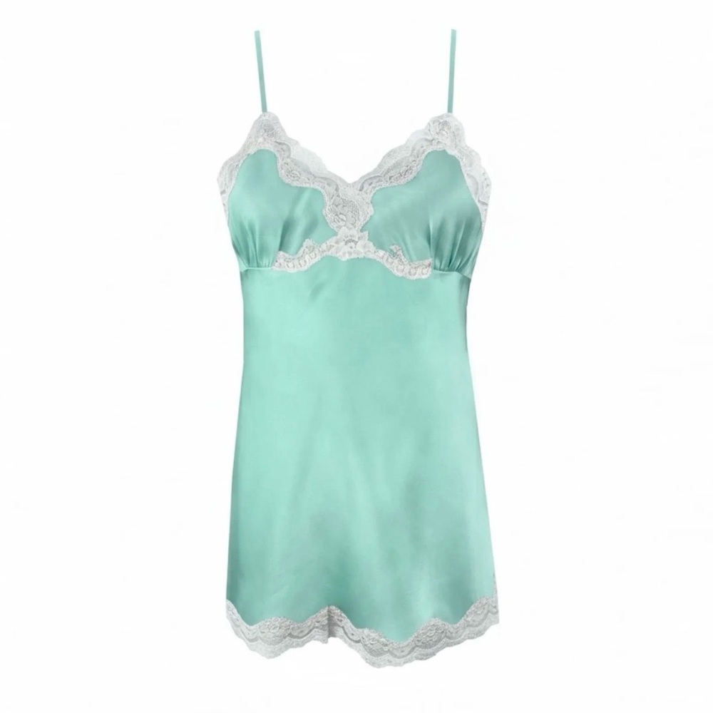 Gold Hawk Silk V-Back Lace
Chemise  NWT Small